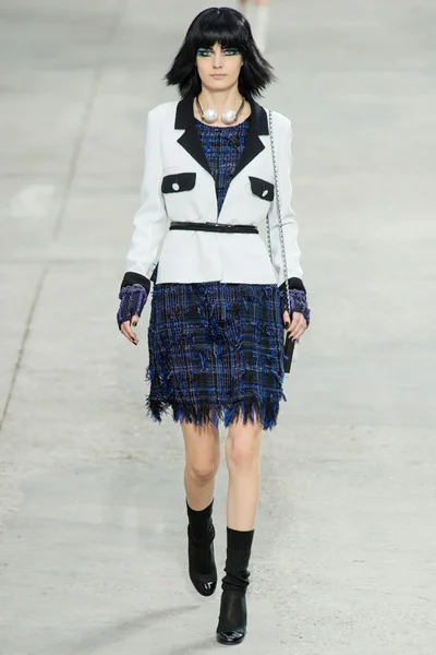 Look 17